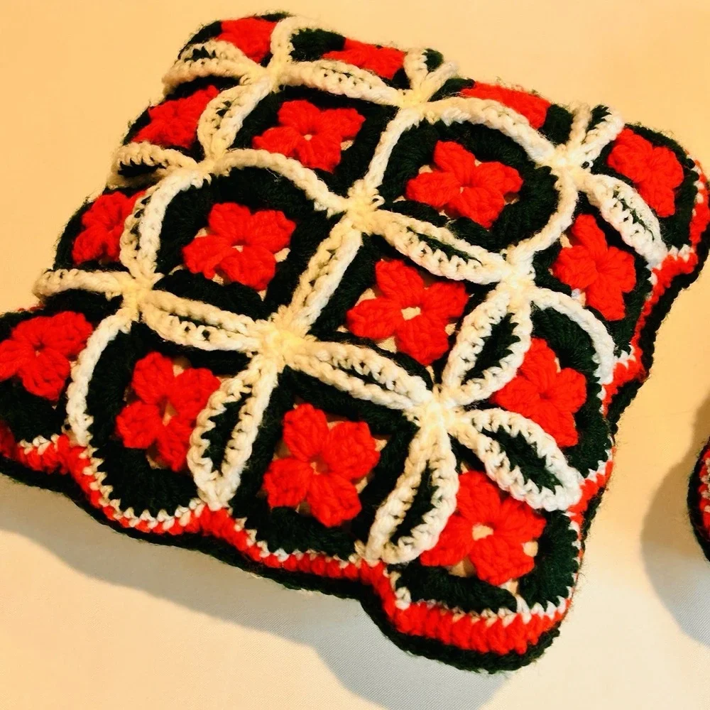 2 Crochet Christmas Throw Pillows Handmade Square Red White Green  12
